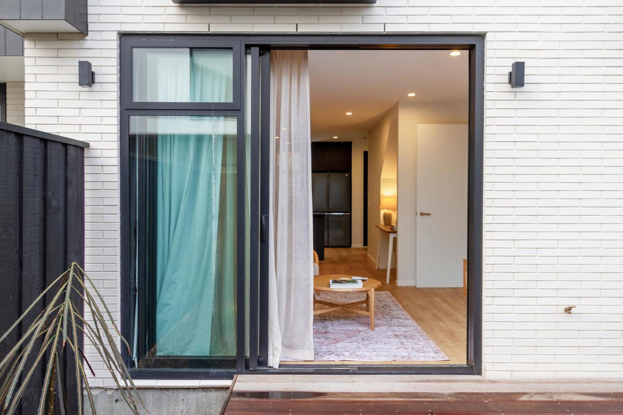 Stylish 3 Bedroom Home In Prime City With Garage Christchurch Exterior photo
